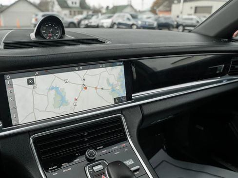 Used 2018 Porsche Panamera 4S image 33