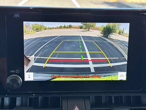 Used 2024 Toyota RAV4 XLE FWD image 30