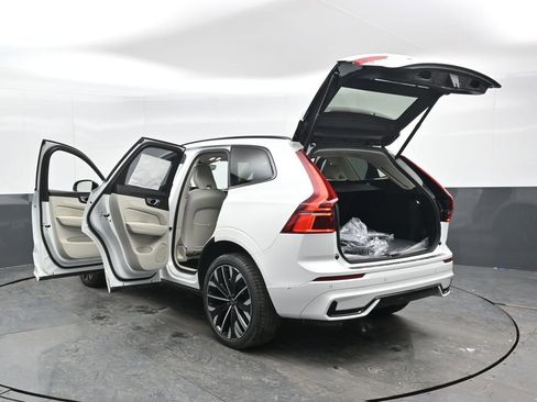 New 2026 Volvo XC60 T8 Ultra w/ Climate Package AWD/4WD image 46
