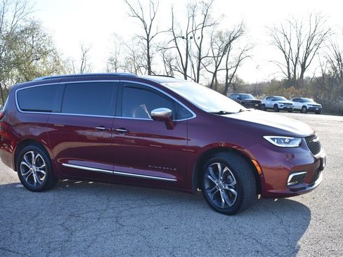 Used 2021 Chrysler Pacifica Pinnacle image 9