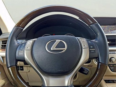 Used 2014 Lexus ES 350 w/ Luxury Package FWD image 17