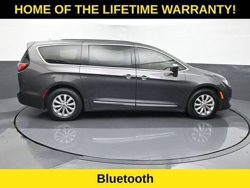 Used 2018 Chrysler Pacifica Touring-L Plus FWD image 7