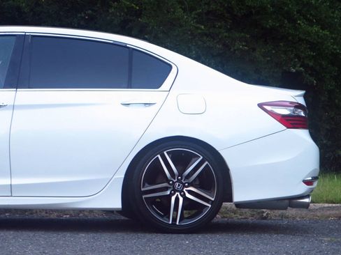 Used 2017 Honda Accord Sport image 24