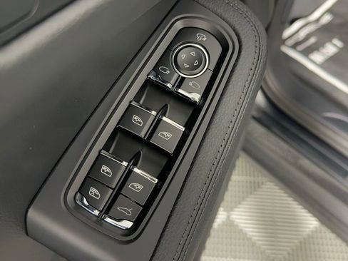 New 2026 Porsche Macan image 25