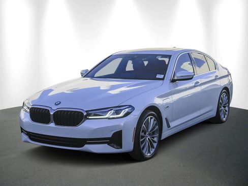 Certified 2023 BMW 530e w/ Convenience Package image 3