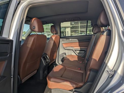 Certified 2023 Volkswagen Atlas SE w/ Panoramic Sunroof Package FWD image 17