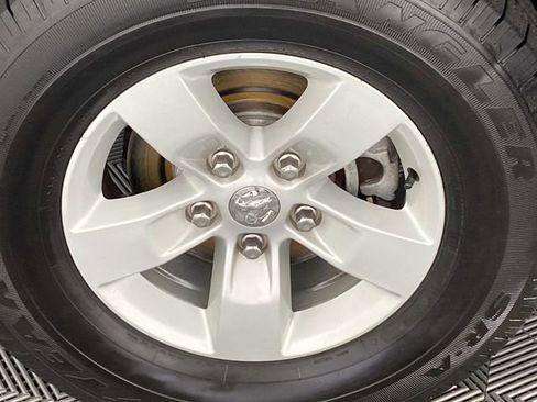 Used 2018 RAM 1500 Express RWD image 23