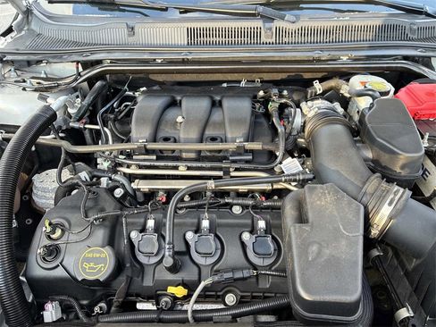 Used 2018 Ford Taurus SEL image 21