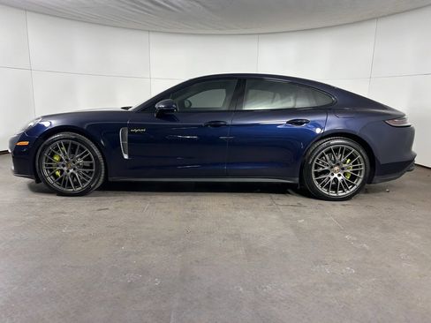 Certified 2022 Porsche Panamera 4 Platinum Edition image 2