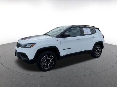 Used 2025 Jeep Compass Trailhawk image 8
