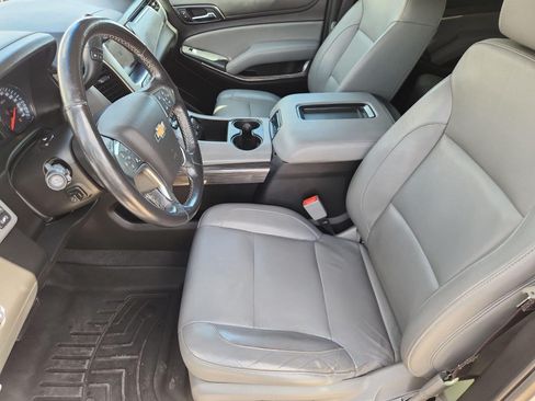 Used 2020 Chevrolet Suburban LT RWD image 12