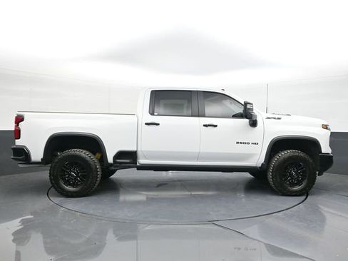 New 2026 Chevrolet Silverado 2500 ZR2 w/ LPO, Dark Essentials Package image 17