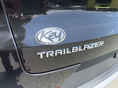 Used 2023 Chevrolet TrailBlazer LT FWD image 33