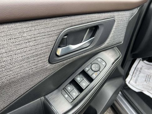 Used 2021 Nissan Rogue SV image 17