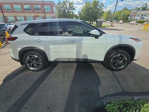 Used 2026 Nissan Rogue SV AWD/4WD image 7