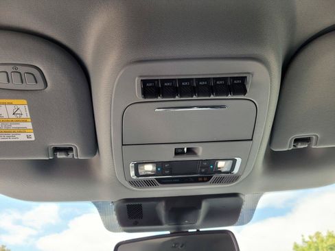 Used 2024 Ford F250 Lariat AWD/4WD image 30
