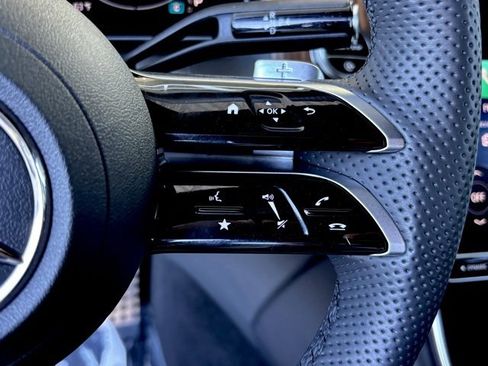 Used 2025 Mercedes-Benz GLC 300 image 23