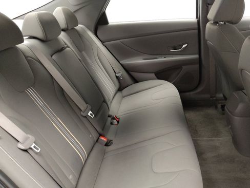 Used 2025 Hyundai Elantra SEL image 19