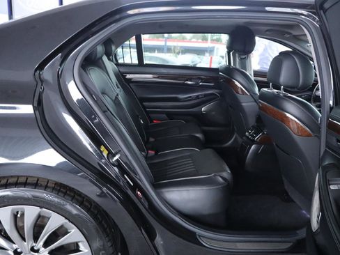 Used 2018 Genesis G90 3.3T Premium RWD image 34