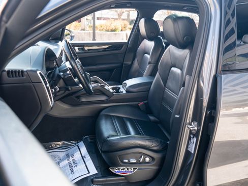 Used 2019 Porsche Cayenne S w/ Premium Plus Package image 16
