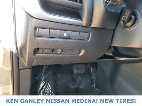 Used 2023 Nissan Rogue SV AWD/4WD image 34