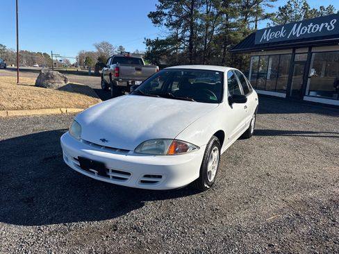 Used 2001 Chevrolet Cavalier Sedan image 2