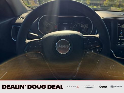 Used 2023 Jeep Cherokee Altitude Lux image 15