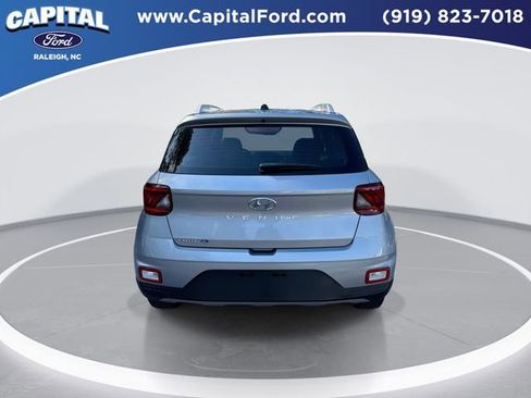 Used 2025 Hyundai Venue SEL FWD image 7