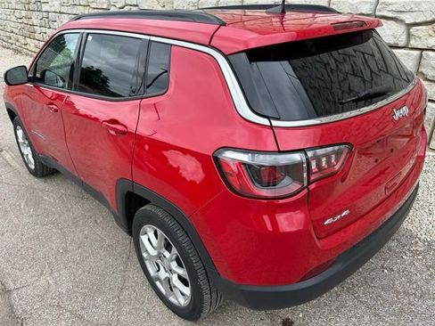 Used 2023 Jeep Compass Latitude w/ Sun and Sound Group AWD/4WD image 4