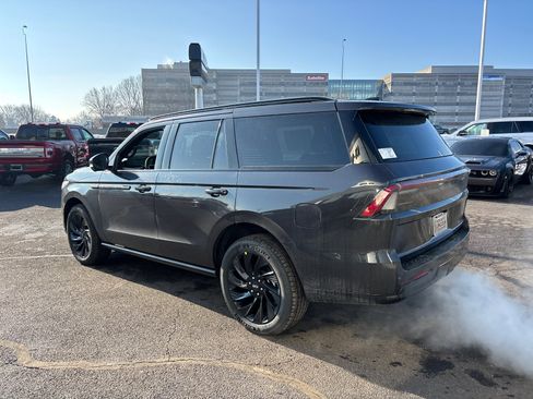 New 2026 Lincoln Navigator Reserve image 5