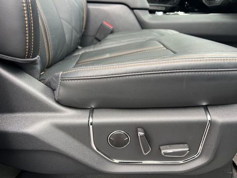 Used 2023 Ford Expedition Platinum AWD/4WD image 12