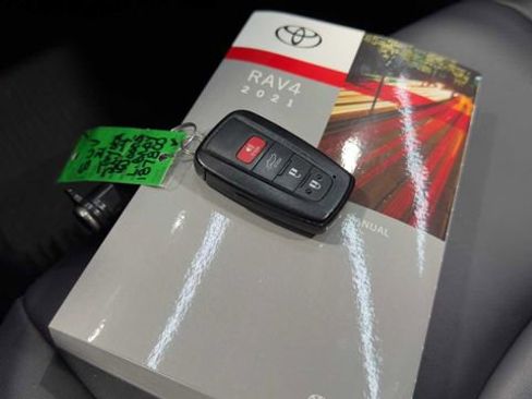 Used 2021 Toyota RAV4 XLE Premium AWD/4WD image 33