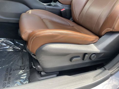 Used 2022 Subaru Outback Touring AWD/4WD image 4
