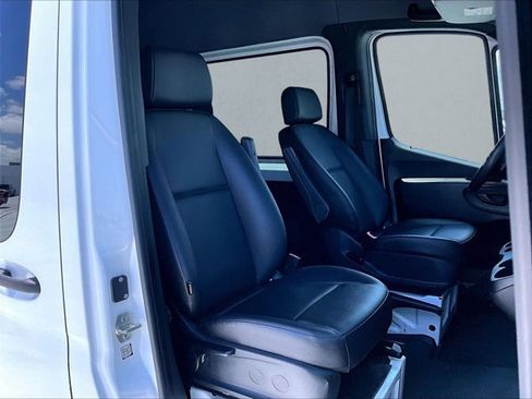 Used 2020 Mercedes-Benz Sprinter 2500 image 9