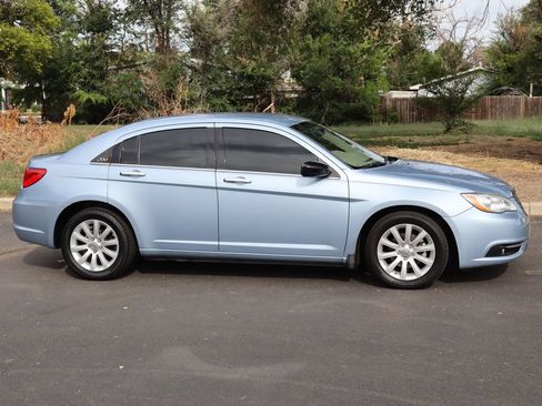Used 2014 Chrysler 200 Limited FWD image 3