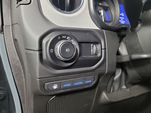 Used 2025 Jeep Wrangler Unlimited Sahara w/ Safety Group image 13