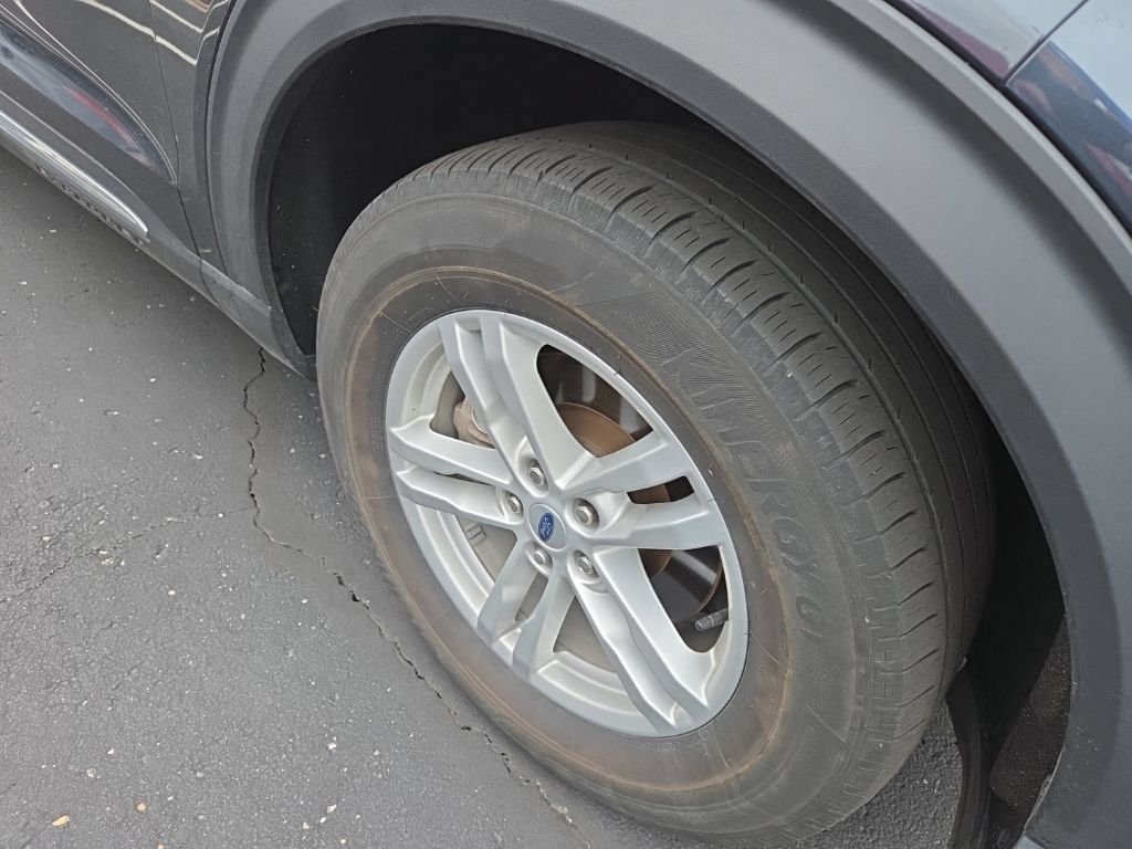 Certified 2024 Ford Explorer XLT w/ Equipment Group 202A AWD/4WD image 5