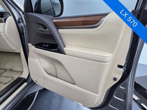 Used 2017 Lexus LX 570 4WD w/ Luxury Package image 11