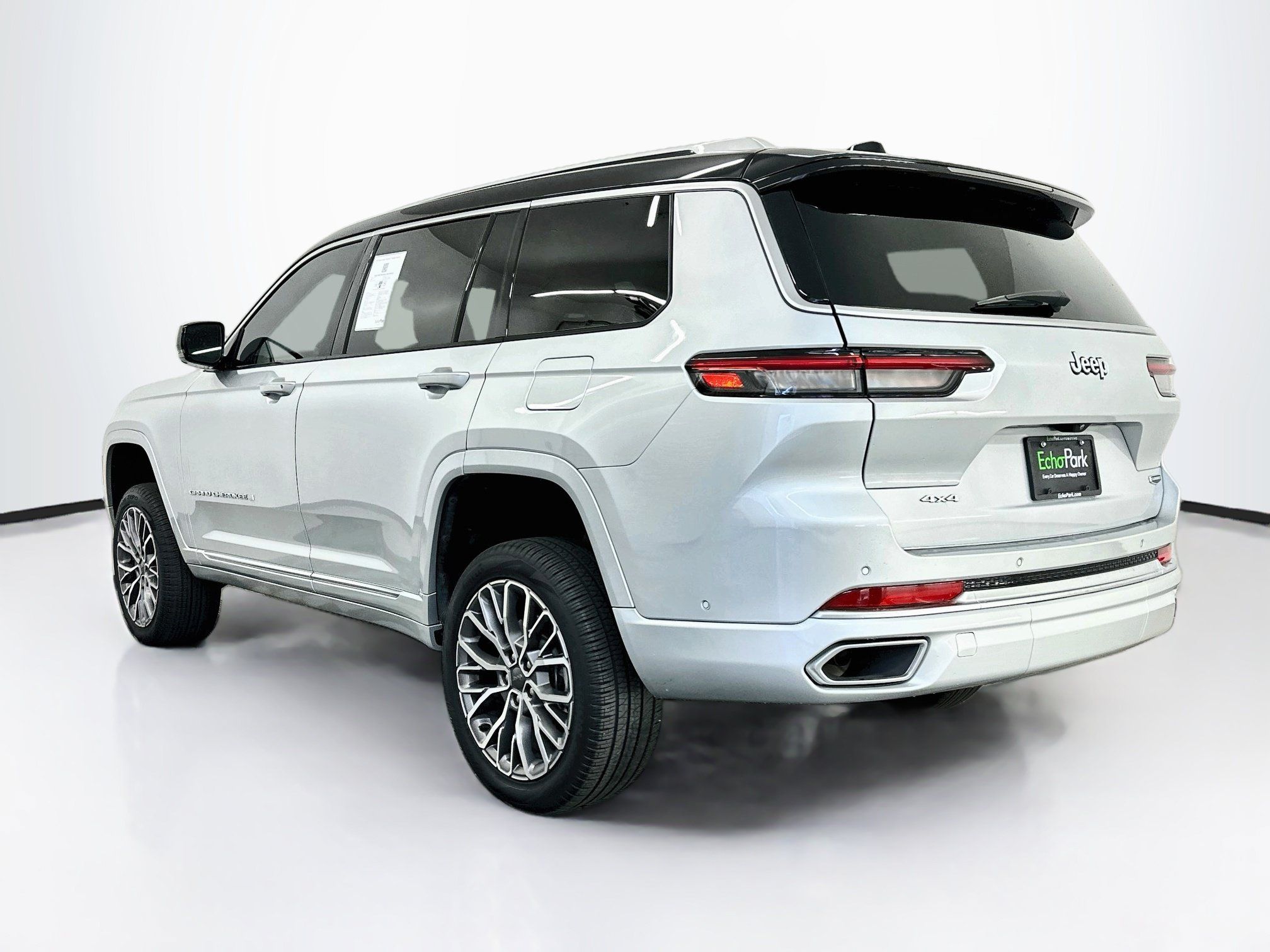 Used 2023 Jeep Grand Cherokee L Summit AWD/4WD image 5