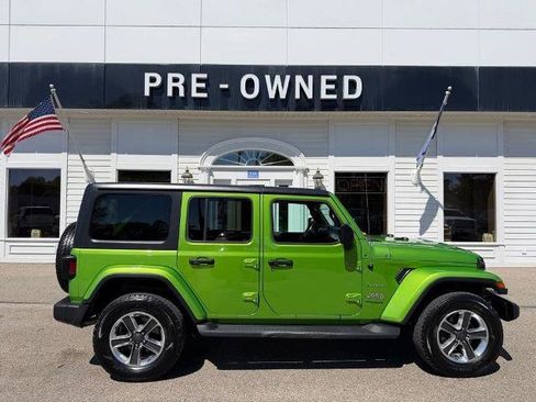 Used 2018 Jeep Wrangler Unlimited Sahara AWD/4WD image 4
