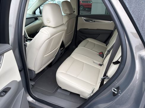 Used 2018 Cadillac XT5 Luxury w/ Driver Awareness Package image 11