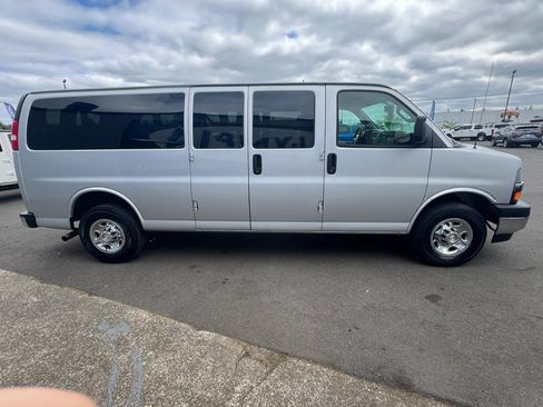 Used 2017 Chevrolet Express 3500 LT w/ LT Preferred Equipment Group RWD image 4
