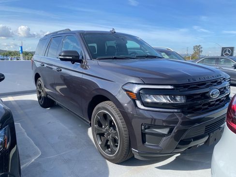 Used 2024 Ford Expedition Limited image 2