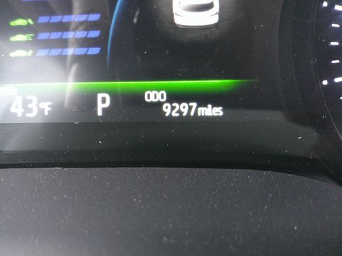 Used 2025 Toyota Sienna LE image 23