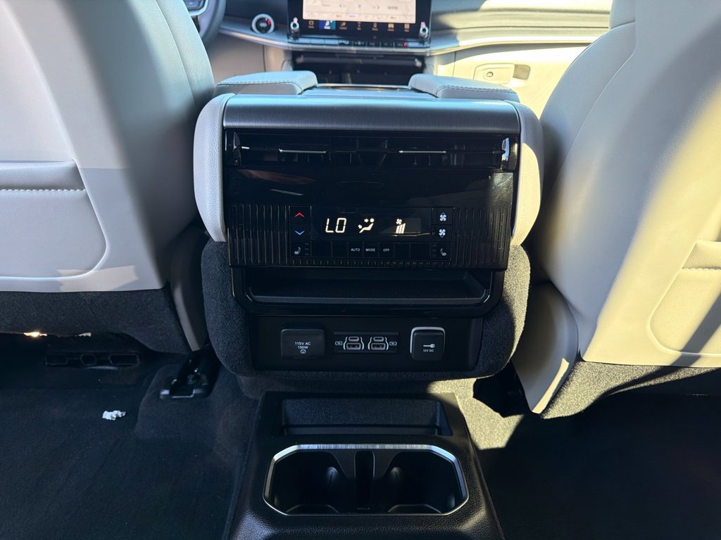 Used 2026 Jeep Grand Wagoneer Limited AWD/4WD image 18