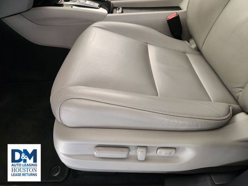 Used 2018 Honda Pilot Touring image 32