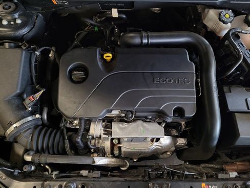 Used 2025 Chevrolet Malibu LT FWD image 30