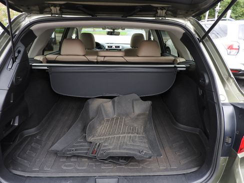 Used 2017 Subaru Outback 2.5i Limited image 10