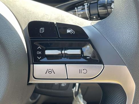 Certified 2024 Hyundai Elantra SE image 20