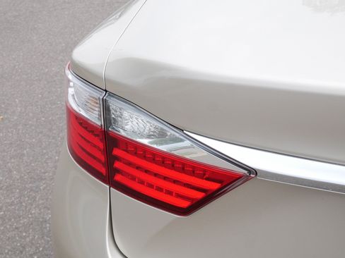 Used 2015 Lexus ES 350 w/ Premium Package FWD image 17